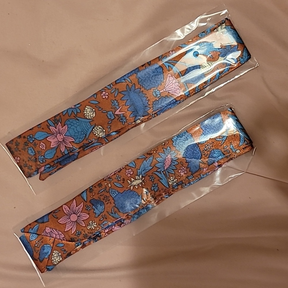 💚5/$20💚 Pair of Generic Twilly Scarves